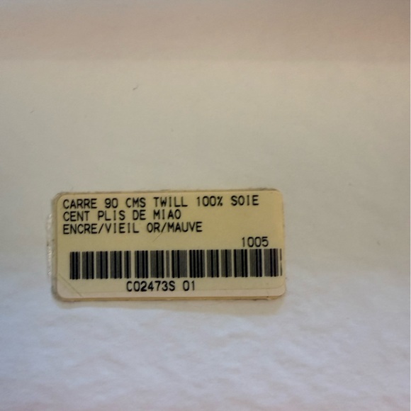 LNWT: Hermes 90 Silk Scarf with box and tag - Picture 12 of 16